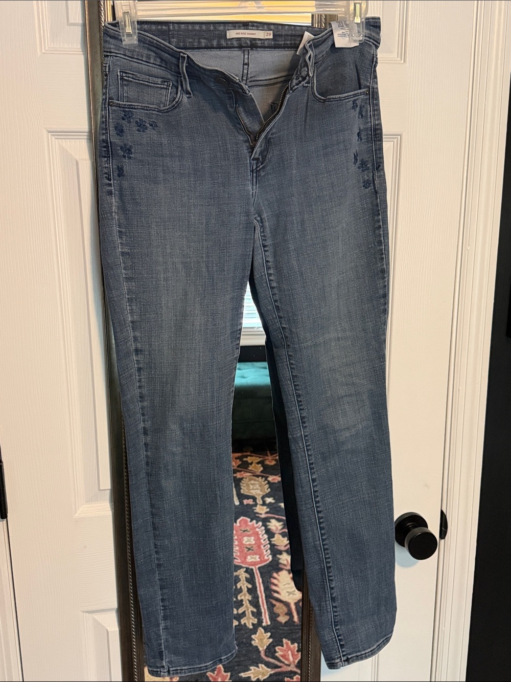 Levi’s mid rise skinny Women’s Blue Embroidered Straight-Leg Jeans